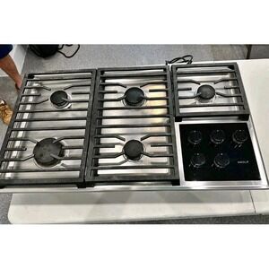 Wolf 36" Professional Gas Cooktop with 5 Burners Red Knobs CG365P/S/LP